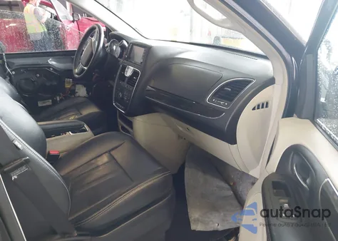 2013 Chrysler Town & Country Touring z USA, uszkodzony, nr VIN 2C4RC1BG7DR751641